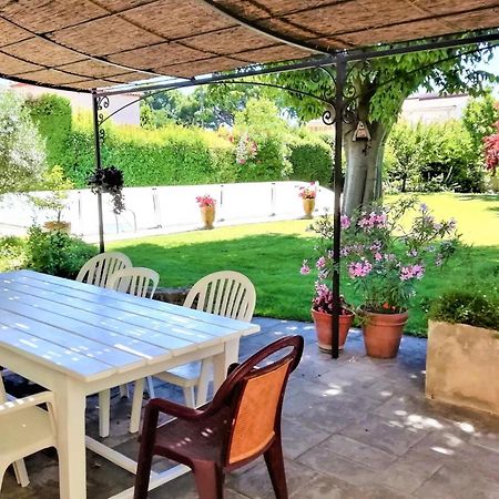 4 Bedroom Lovely Home In Marguerittes Buitenkant foto