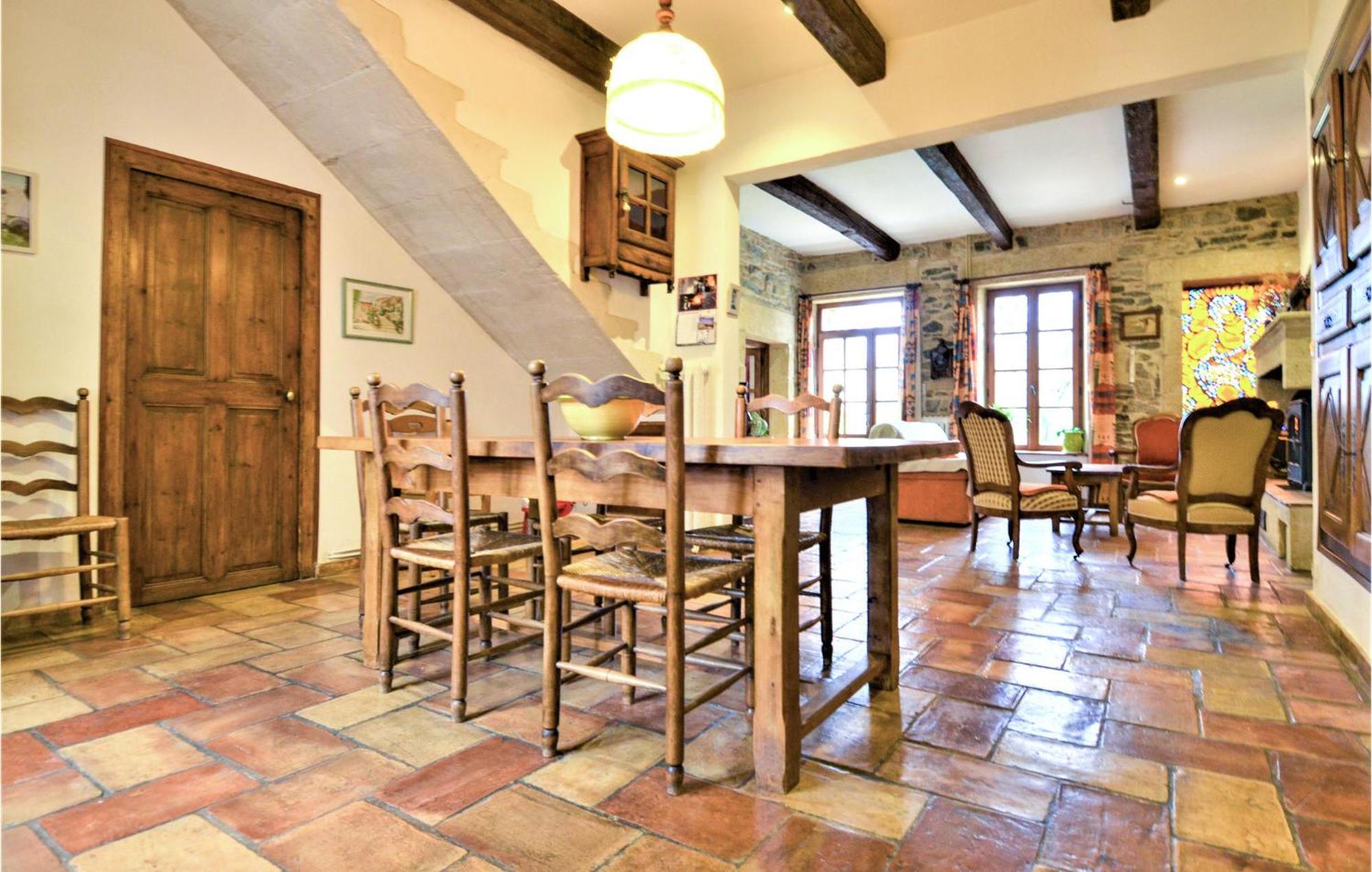 4 Bedroom Lovely Home In Marguerittes Buitenkant foto