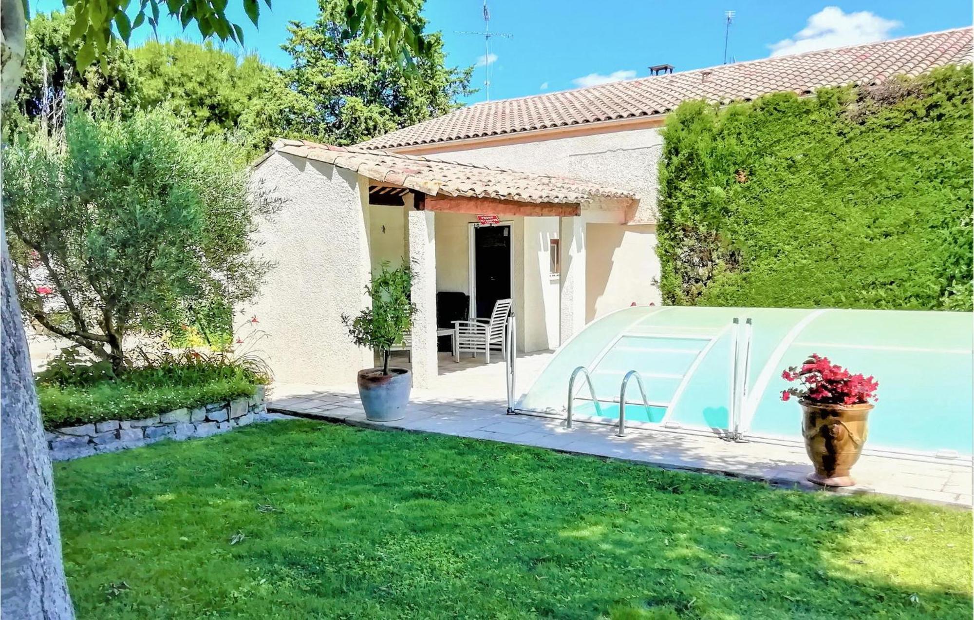 4 Bedroom Lovely Home In Marguerittes Buitenkant foto